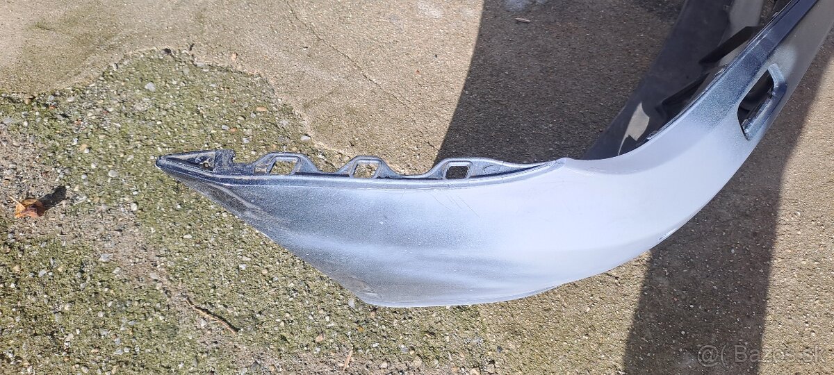 Predám predný nárazník na BMW e60 - 3