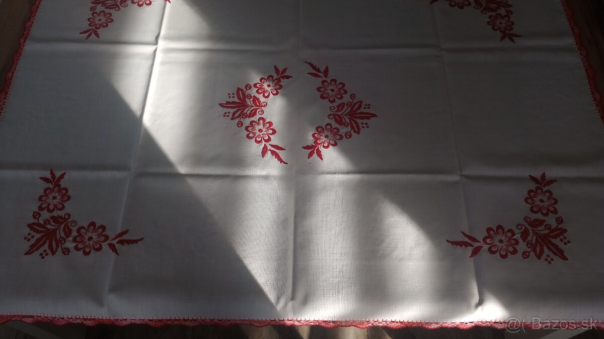 Vyšívaný obrus - 3