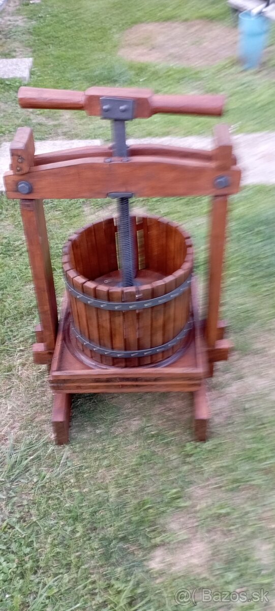 Starý drevený lis na hrozno - 3