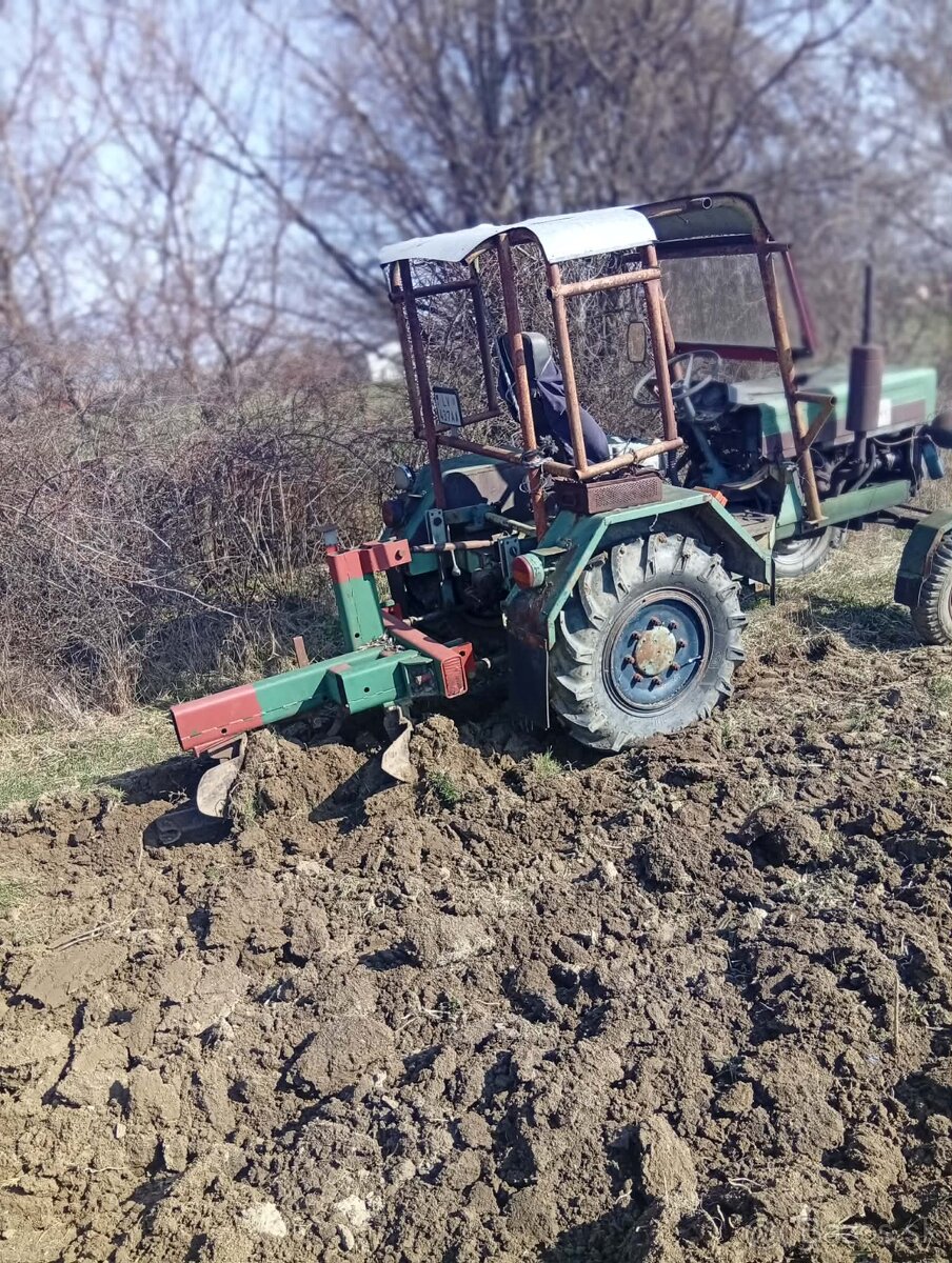 Malotraktor motor Volga 24 - 3