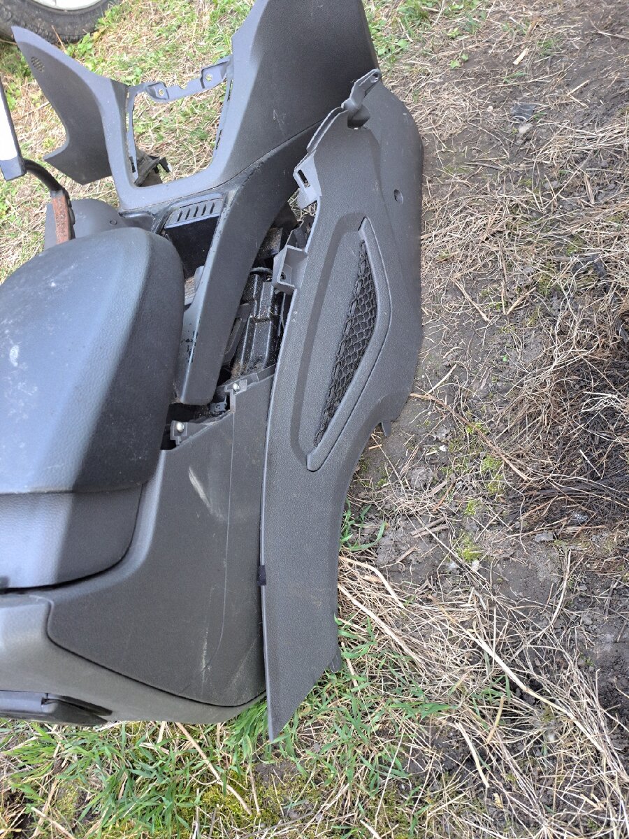 Predam Ford c-max Lakťová opierka Tunel stredový - 3