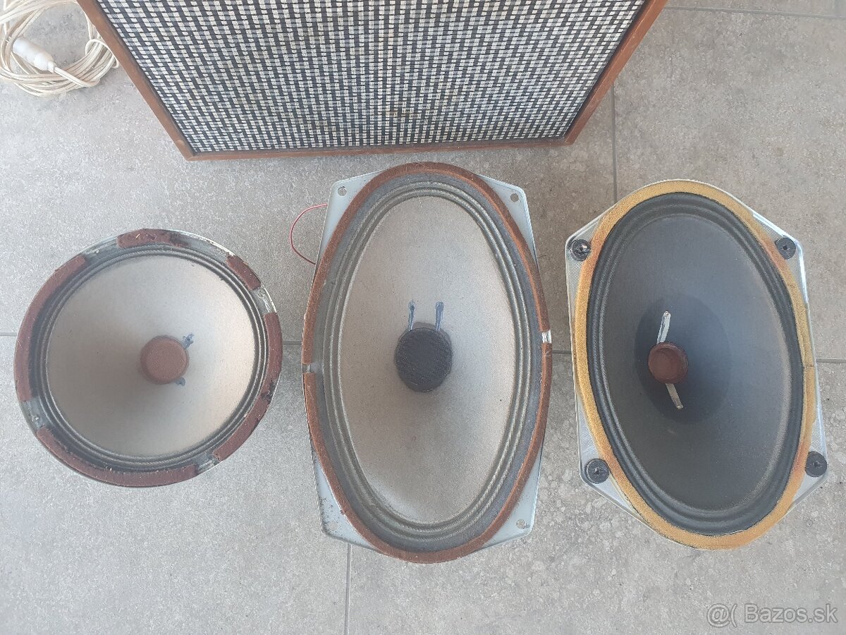 Predam Tesla reproduktory - 3