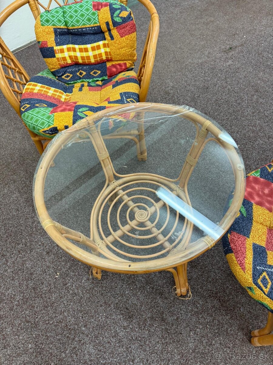 Predám ratanové sedenie – 2 kreslá + stolík so sklom - 3