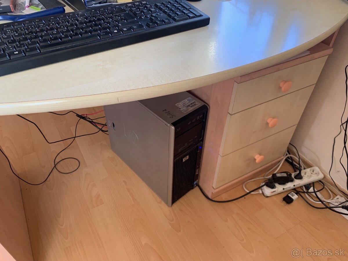 Detská izba zostava, stôl, skrinky, skrina - 3