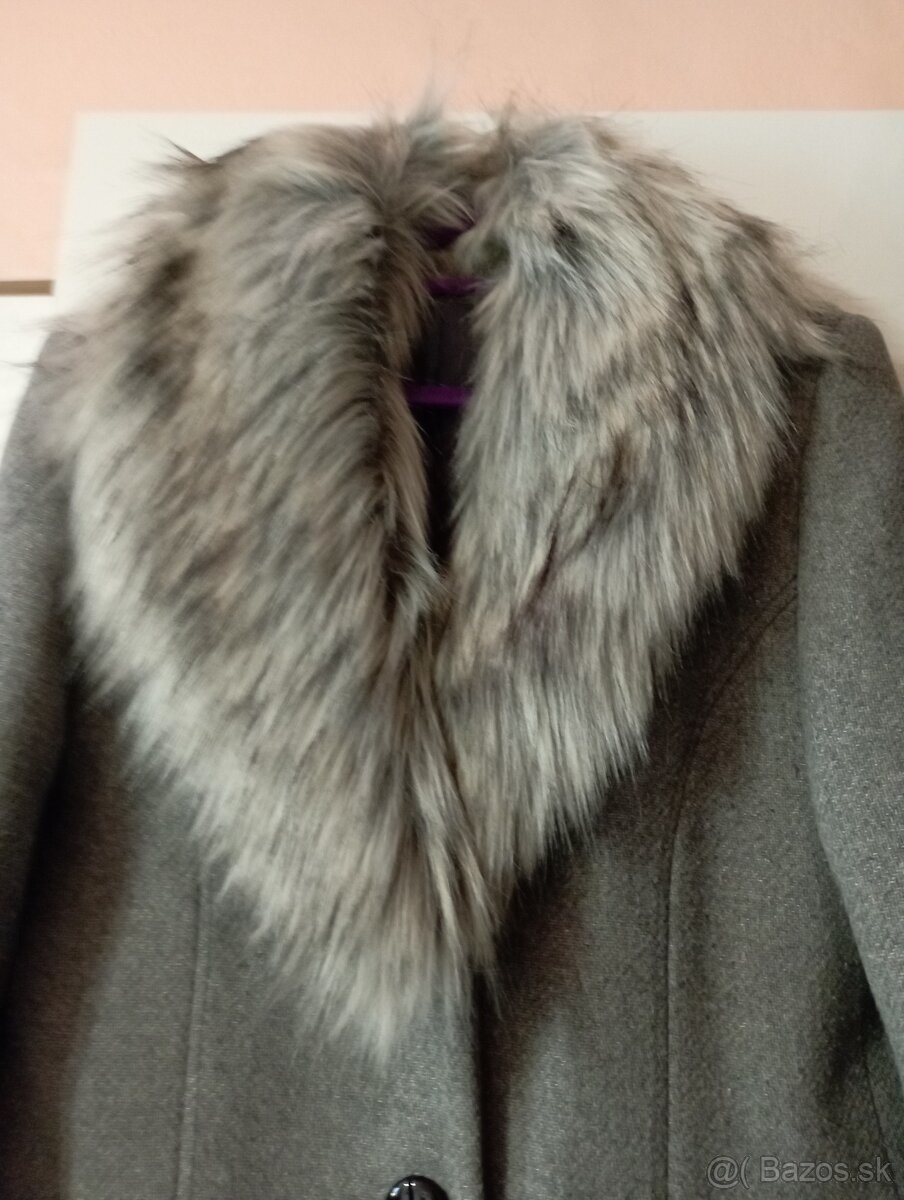 Sivý kabát - 3