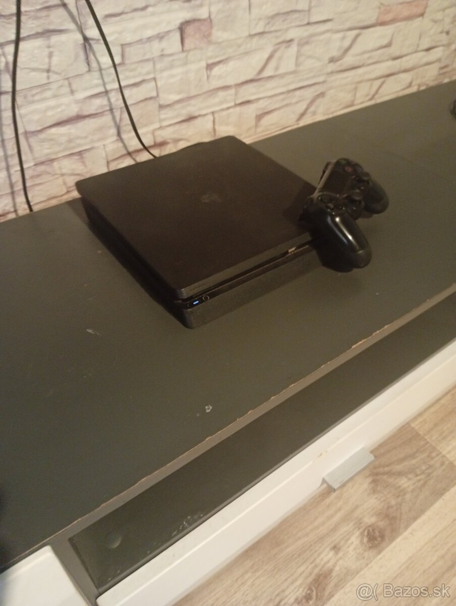 Playstation 4 - 3