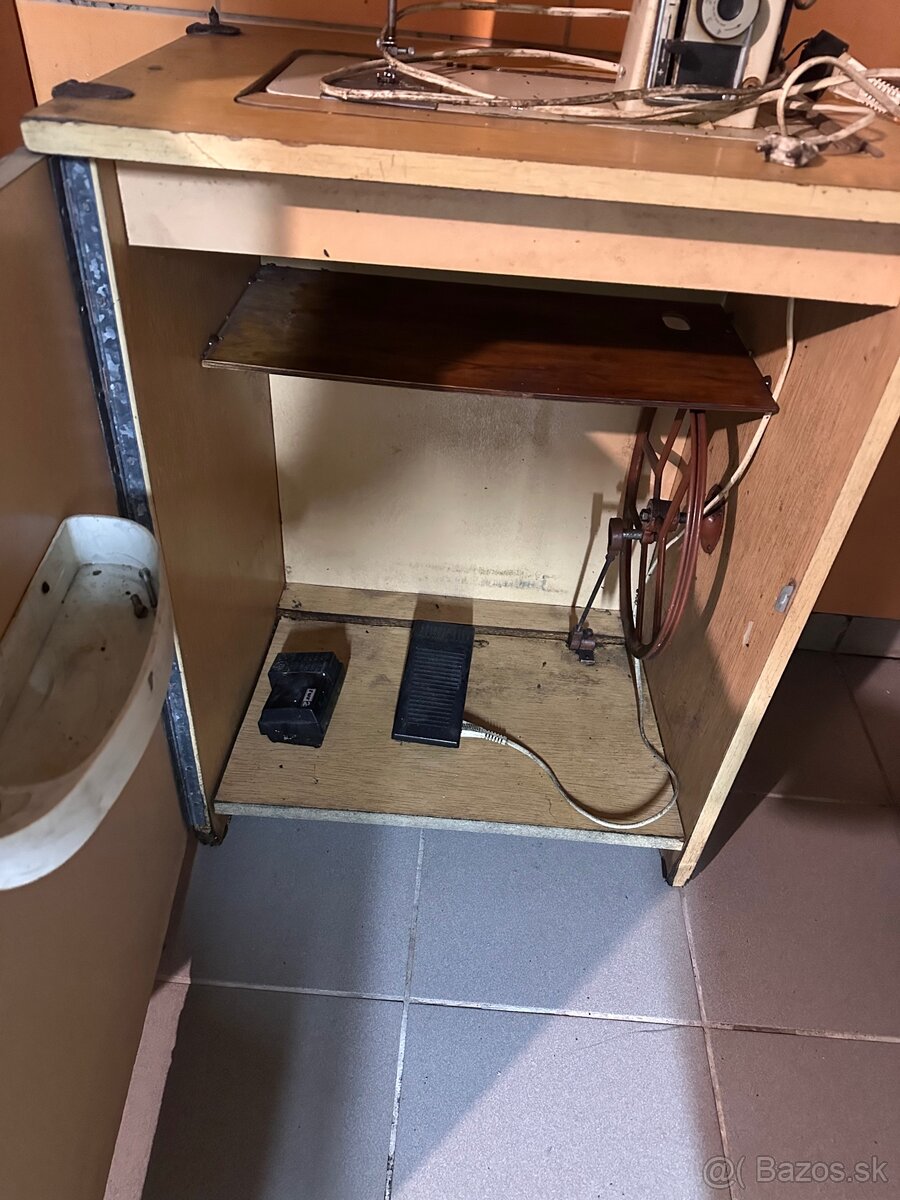 Šijací stroj retro - 3