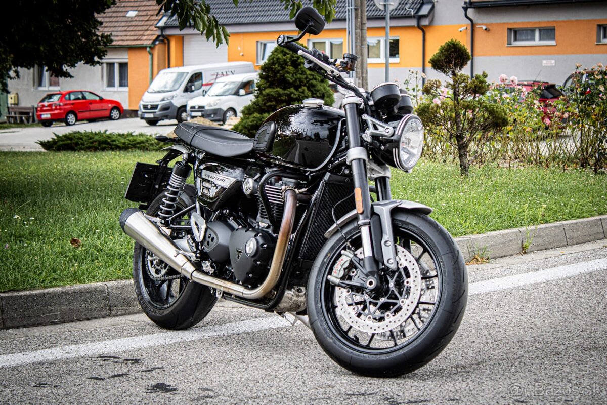 Triumph Speed Twin 1200 Stealth Edition - 3