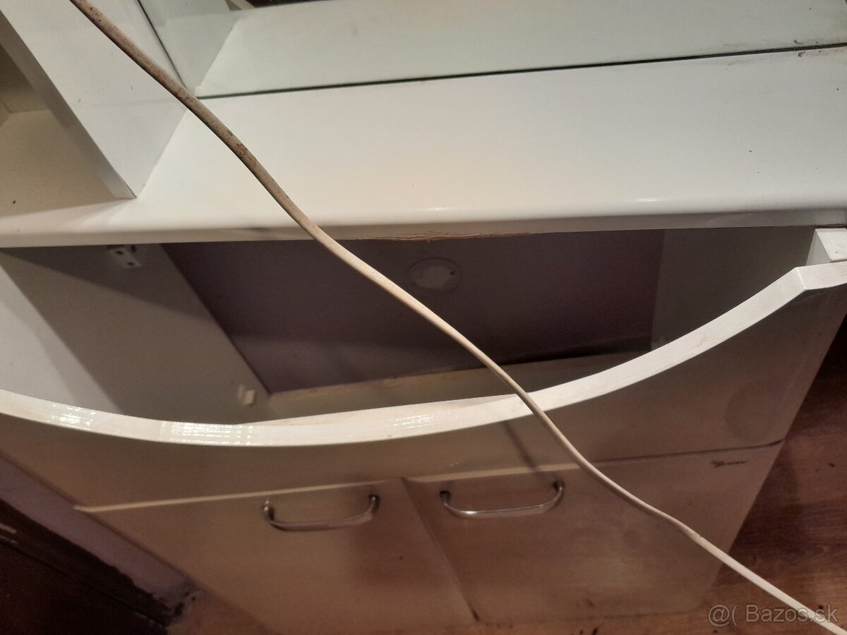 Predam skrinku do kupelne - 3