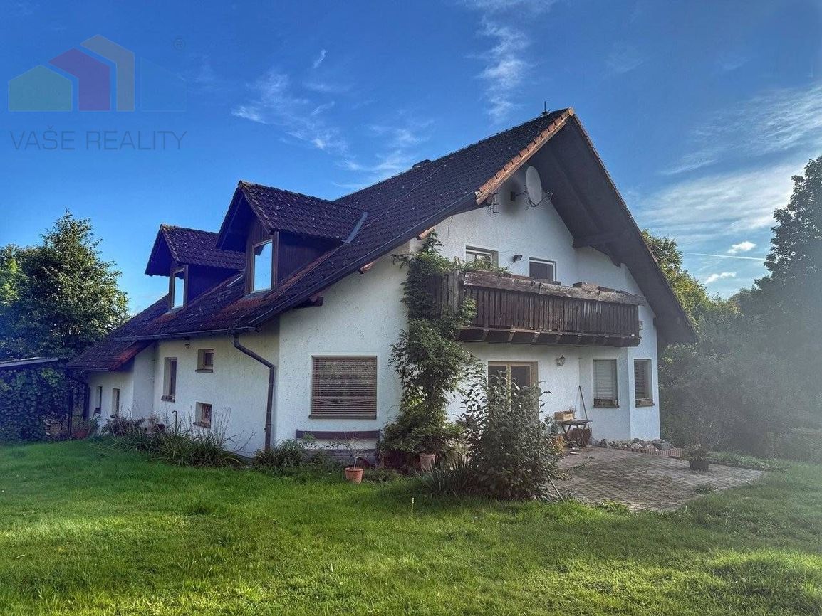 Rodinný dom 5+1 s dvojgarážou a pozemkom 2771 m², okres Doma - 3