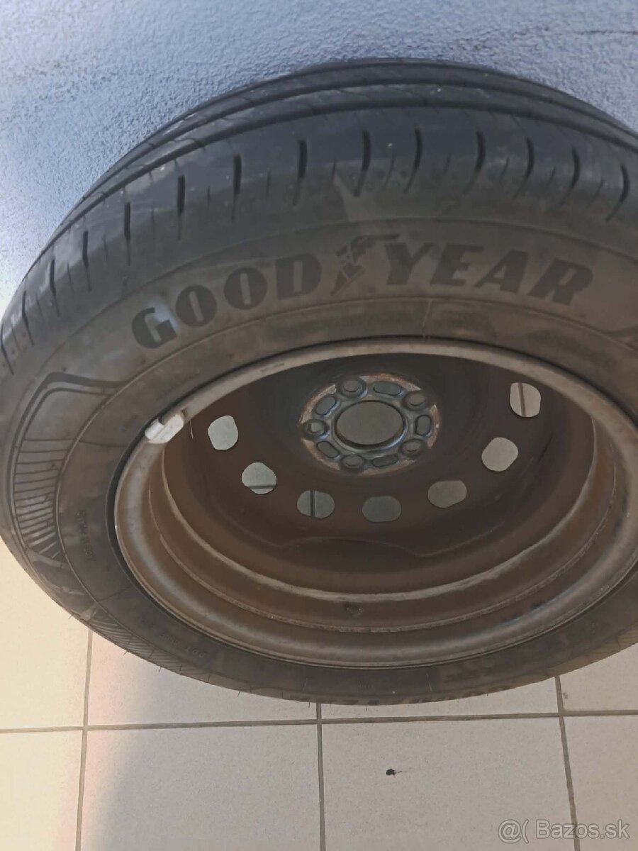 Predám pneumatiky z diskami 195/65 r15 - 3