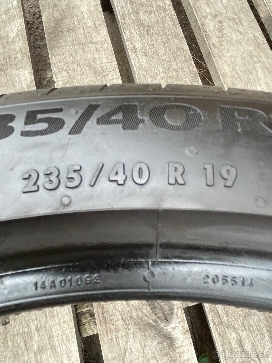 Continental 235/40 R19 letné - 3