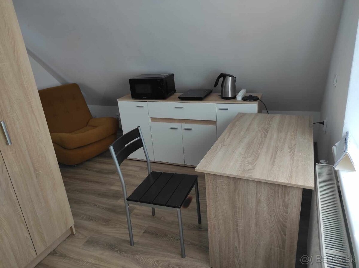Prenajmem izbu pre jedného 300 € - 3