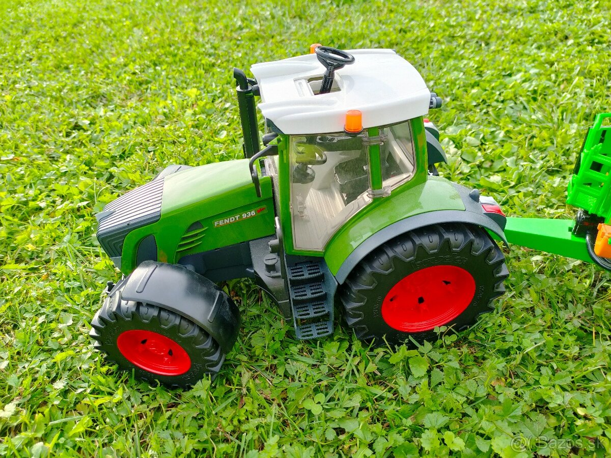 BRUDER traktor + postrekovač - 3