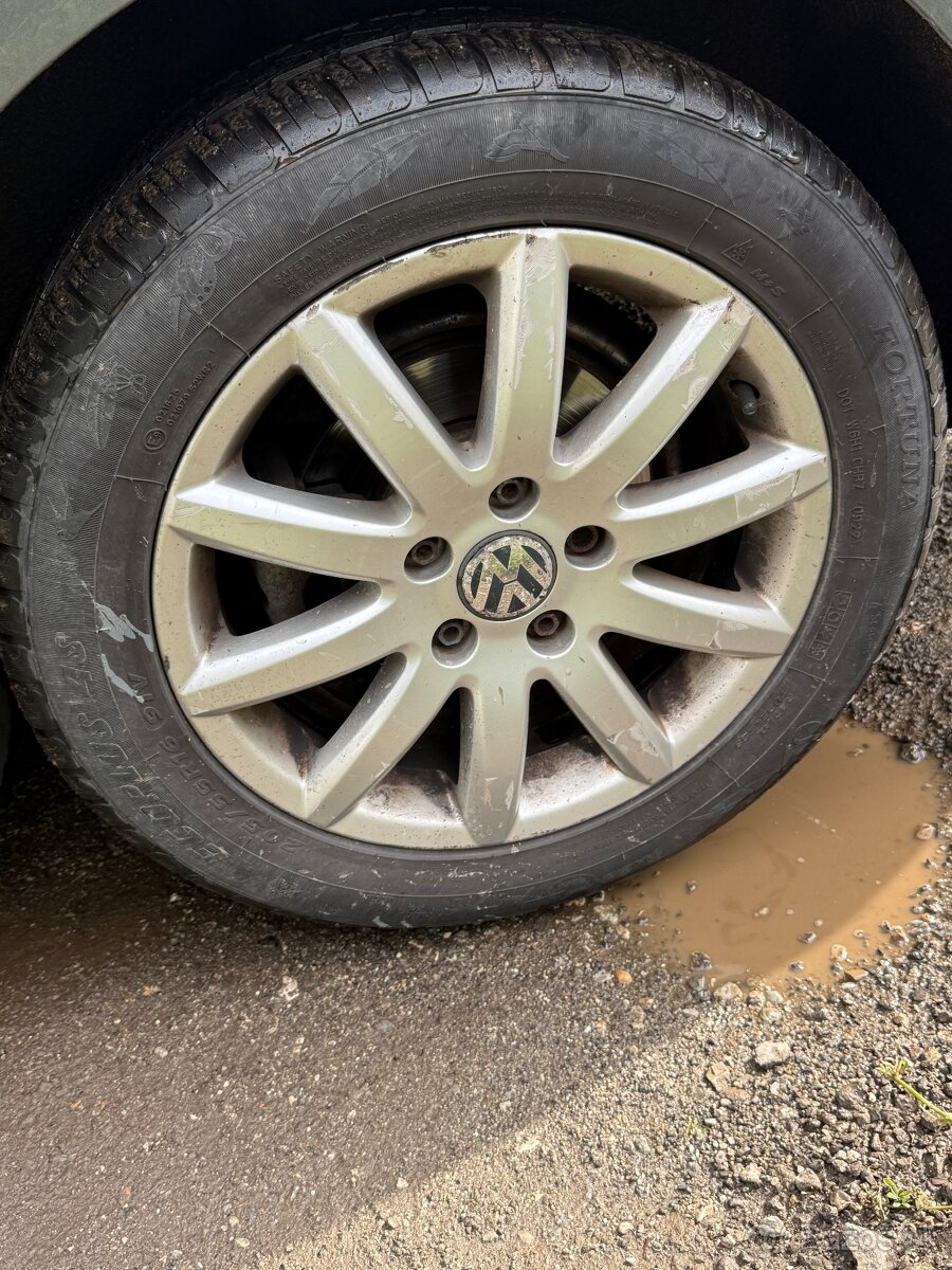 Rozpredam Volkswagen Jetta 1.9 TDi 77kw 5q . Predok autá rov - 3