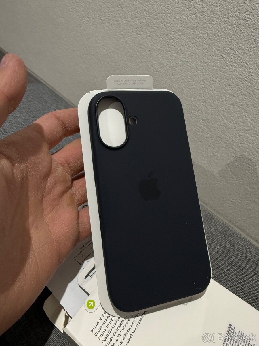 Apple iPhone 16 Midnight - Magsafe Silicone Case - 3