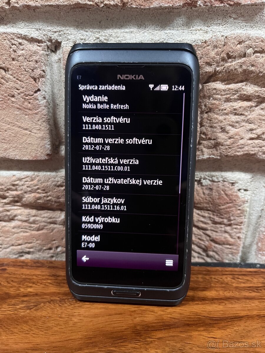 Nokia E7 s qwerty klavesnicou - 3