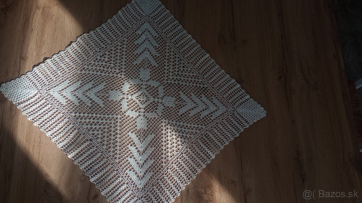 Háčkovaný obrus - 3