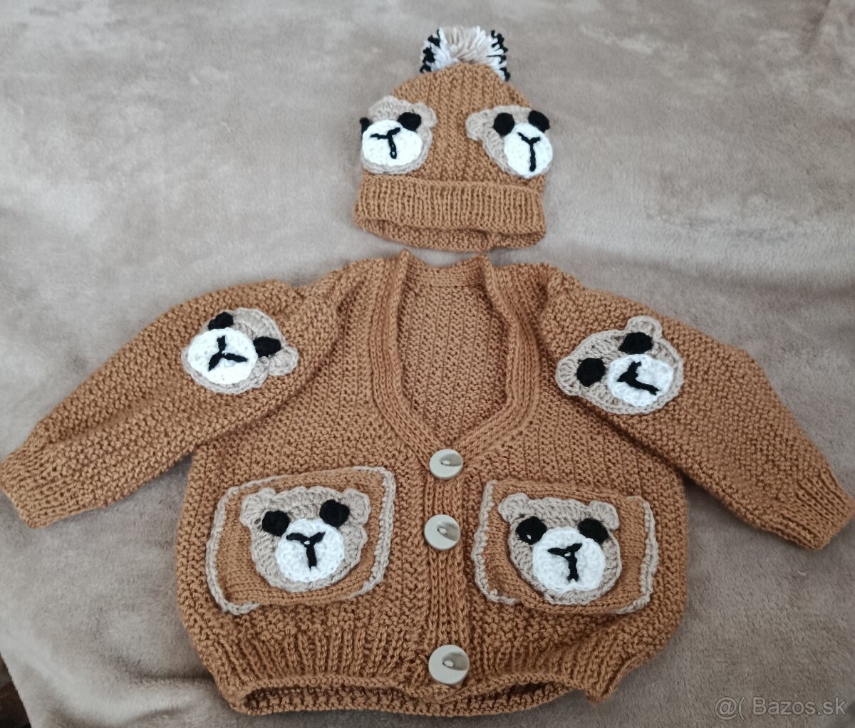 Hnedý sveter s medvedikom - 3