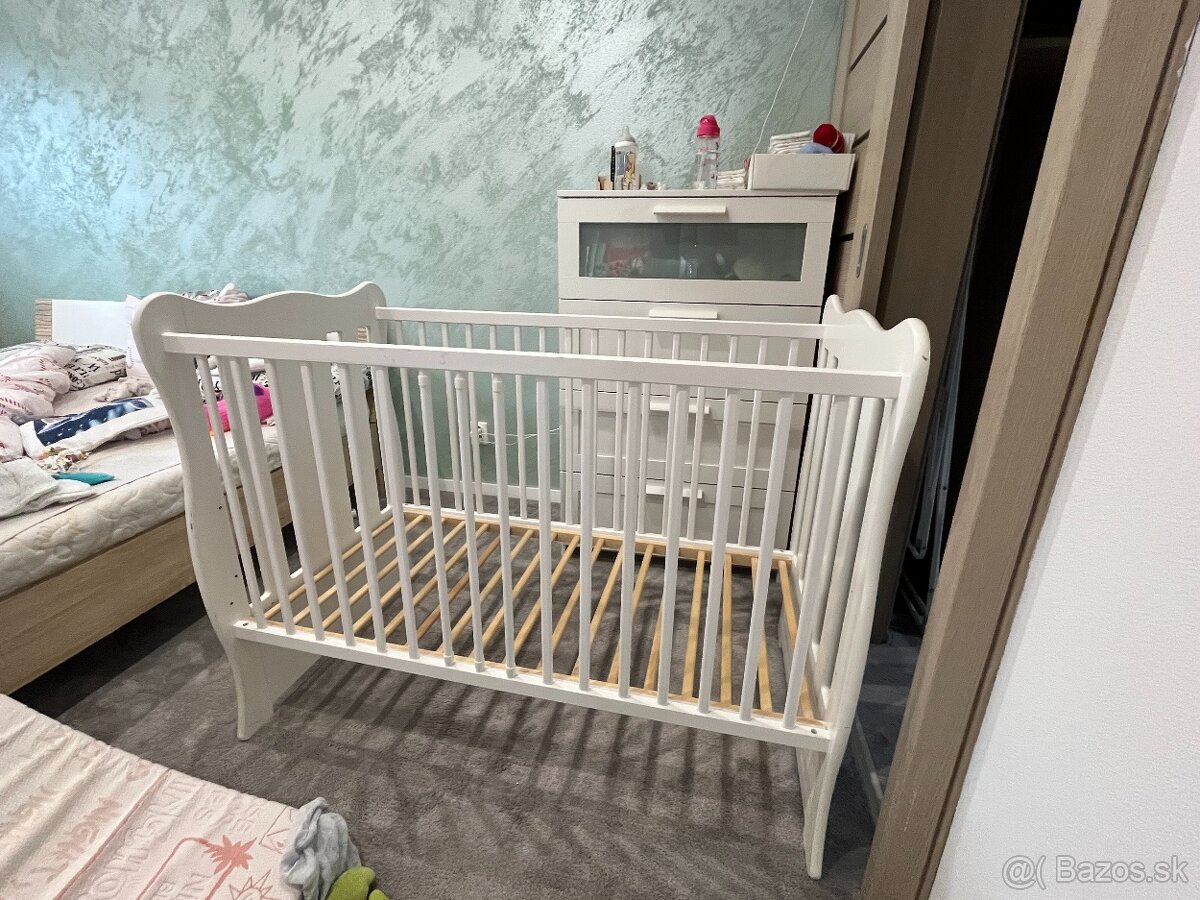 Zachovalá biela postielka - 3