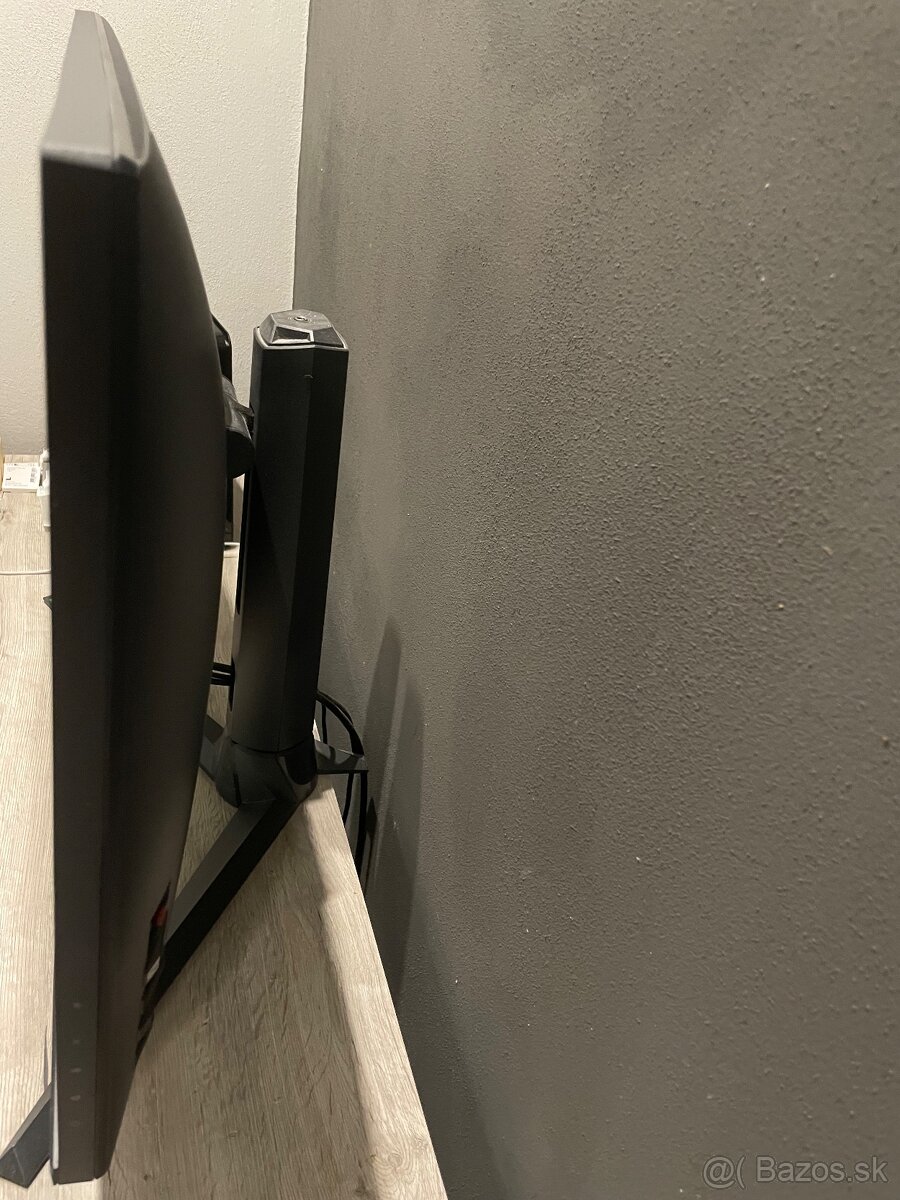 4K monitor 32" ASUS ROG Strix XG32UQ - 3