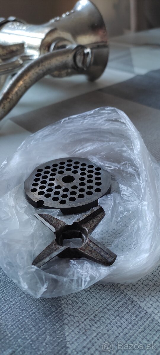 Mlyncek ma mäso Sfinx 8 - 3