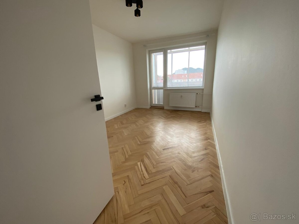 Na prenájom 2-izbový byt s balkónom - 3