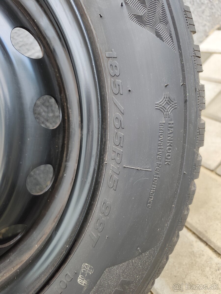 Zimná sada 185/65 R15 vrátane diskov a puklic - 3