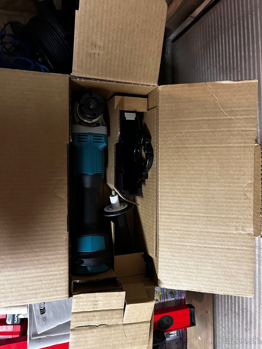 Makita aku - 3