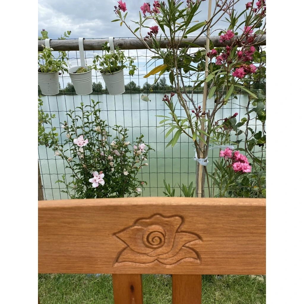 2-miestna lavica s ružou - 3