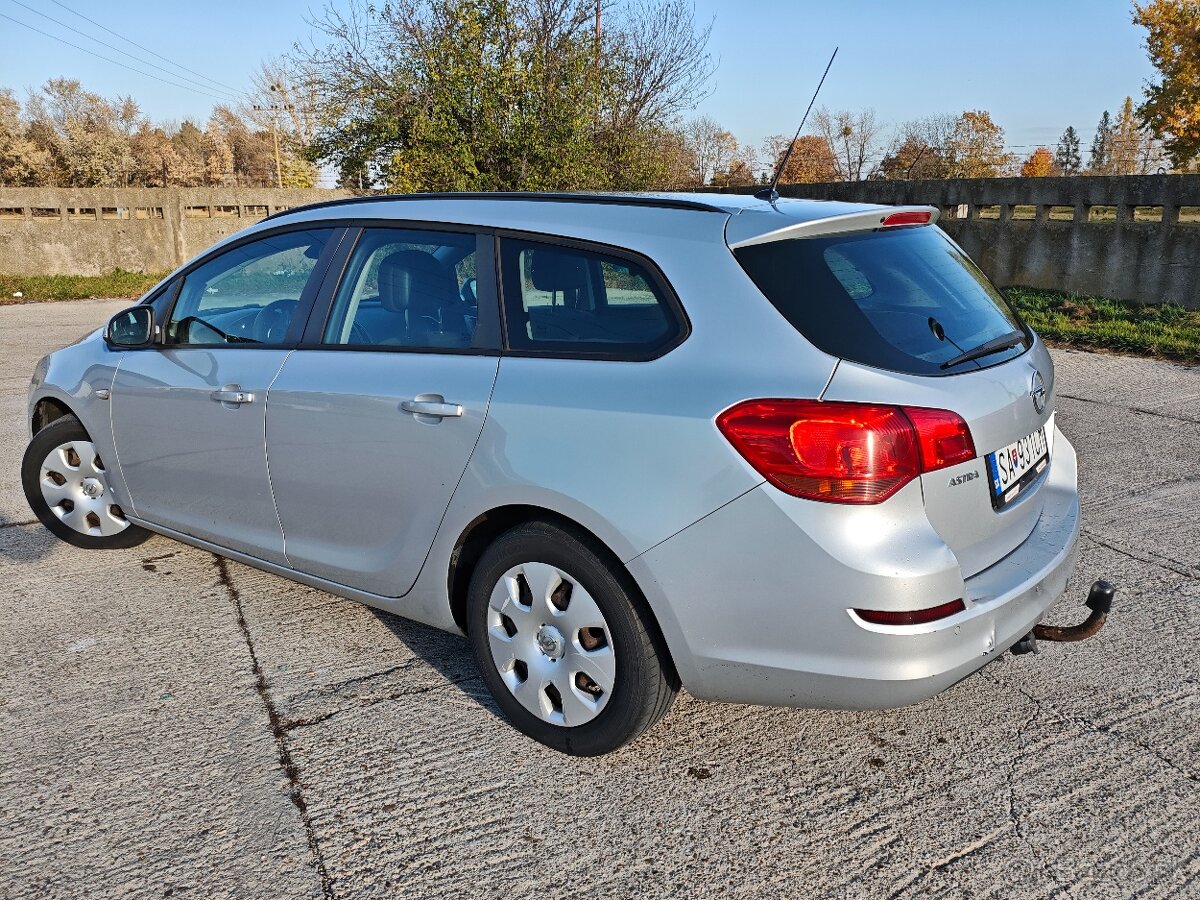 Opel Astra J Sport Tourer 1.7 CDTI 92kW - 3