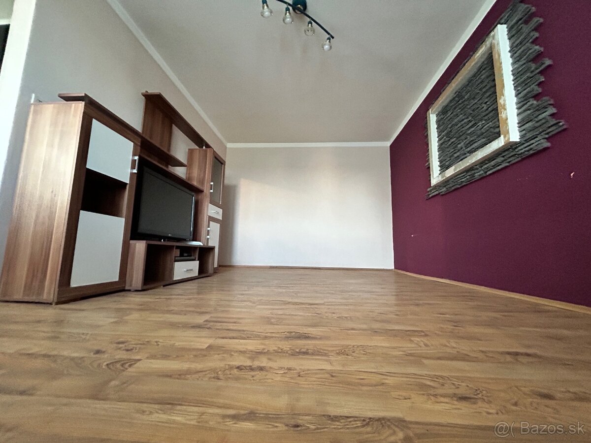 Predám veľkometrážny 3izbový byt s balkónom - 3