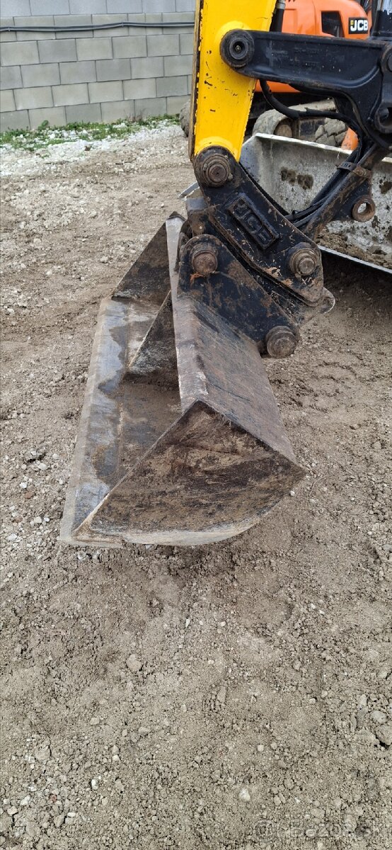 Pevná svahovacia lyžica uchyt JCB 4/3cx,65r - 3