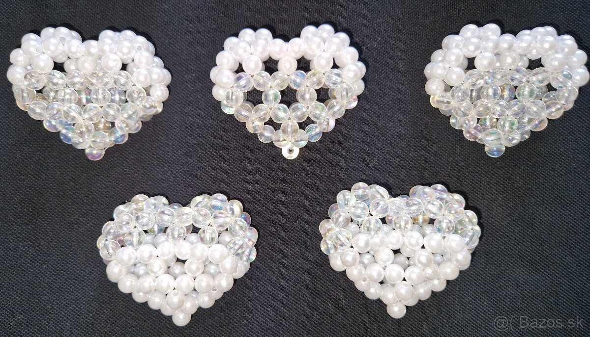 Krásny ručne šitý prívesok: srdce z korálok - 3