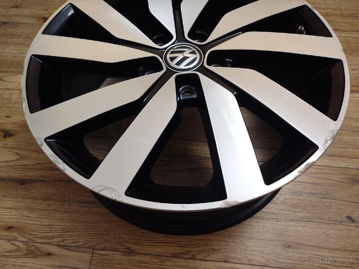 VW Marseille R18 ET52 (Touran) - 3