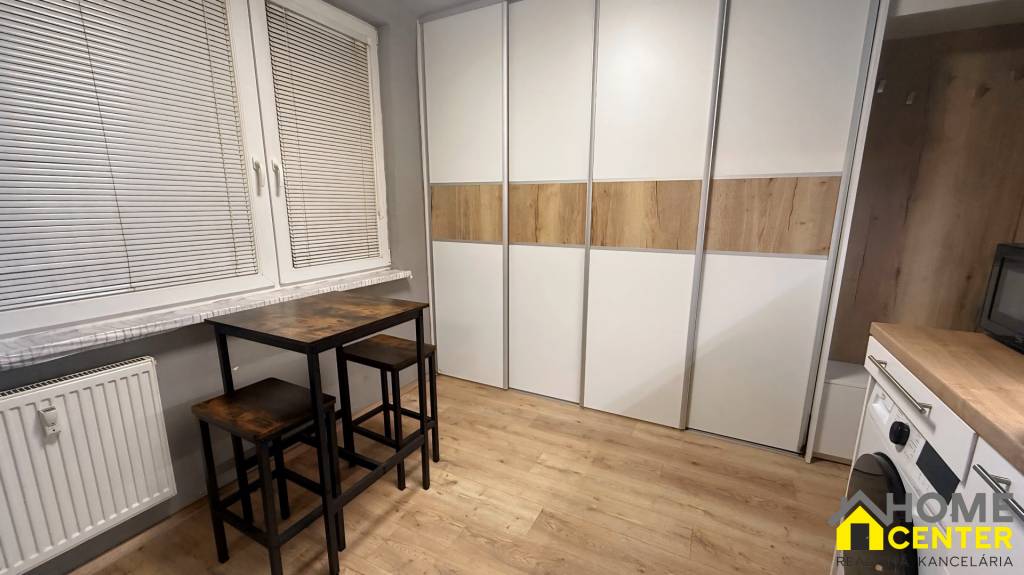 Prenájom 1 izbový zrekonštruovaný byt v blízkosti centra Kom - 3