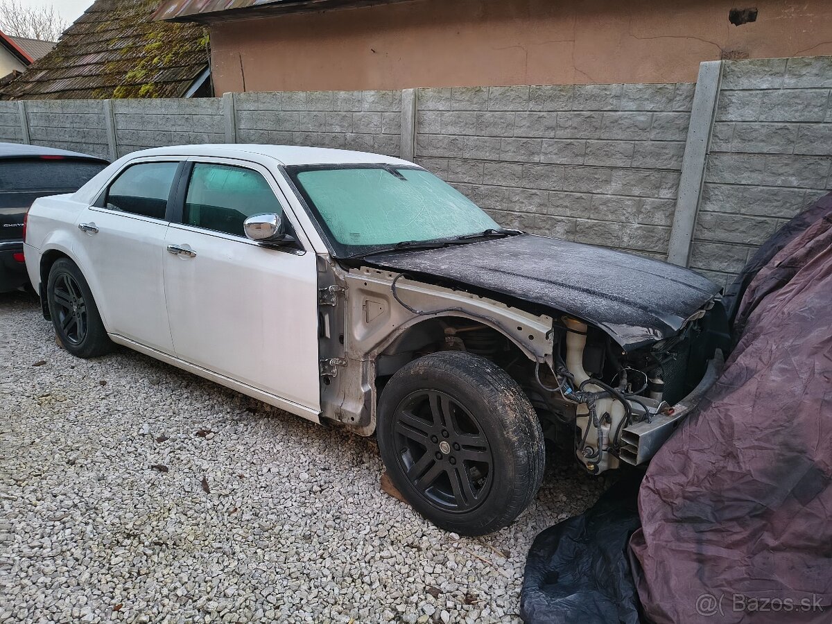Predám Chrysler 300 C 2.7 benzín v 6 - 3