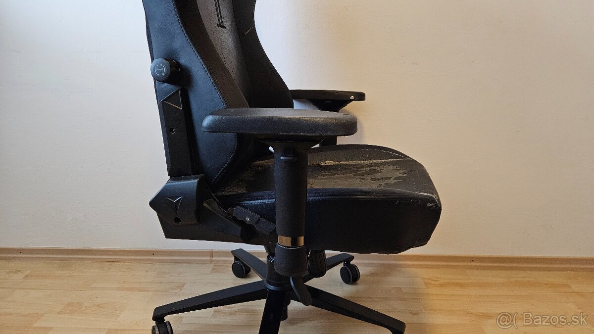 Secret Lab Titan - 3