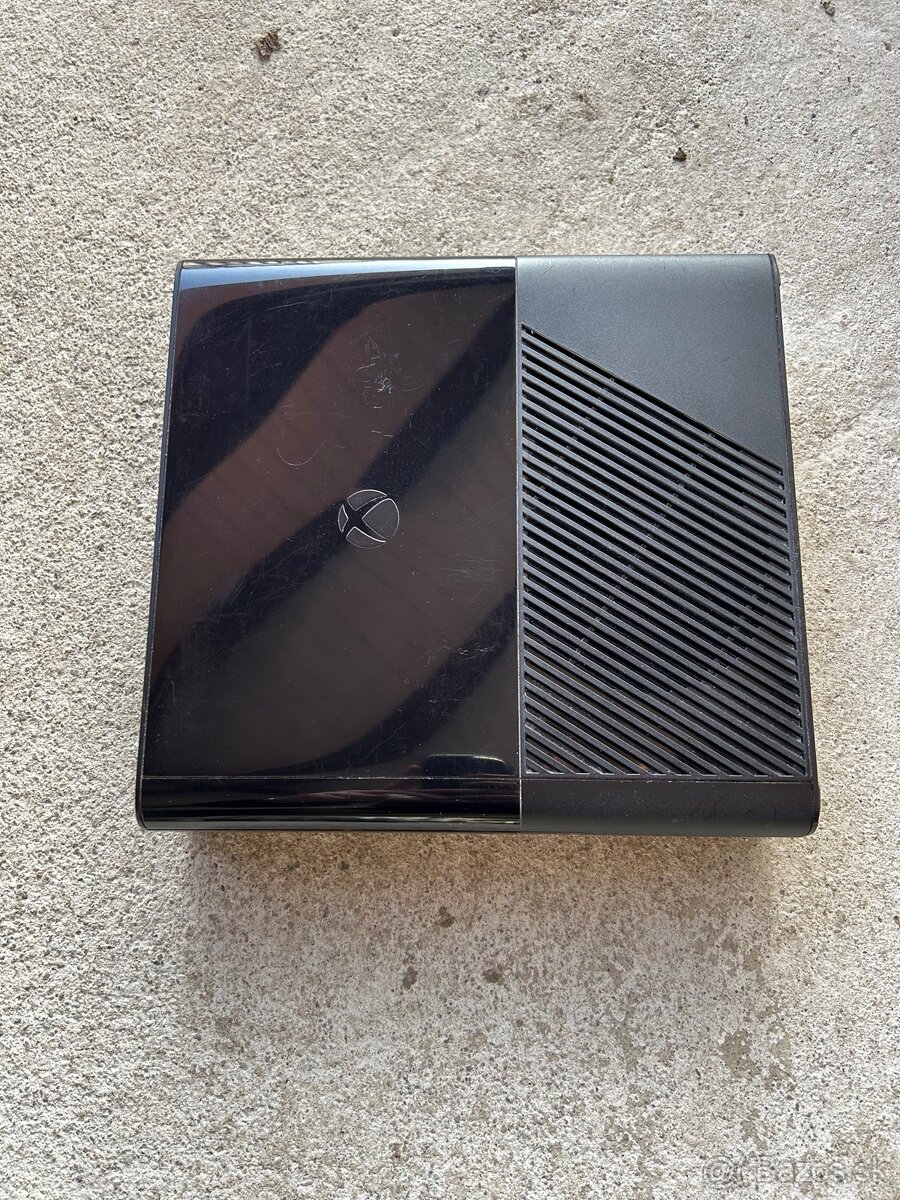 Xbox 360 + Kinect + 2x Joystick - 3