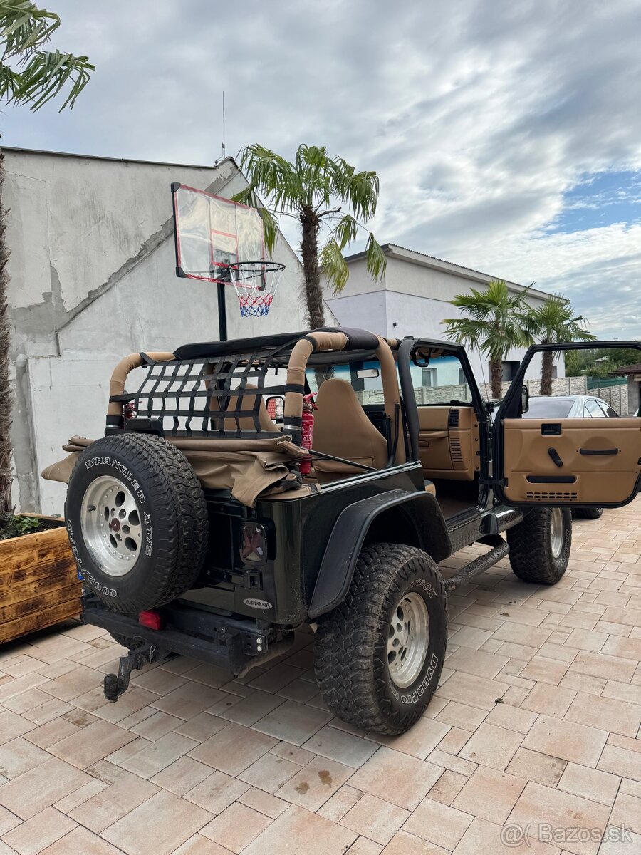 Predám jeep wrangler 4.0 - 3