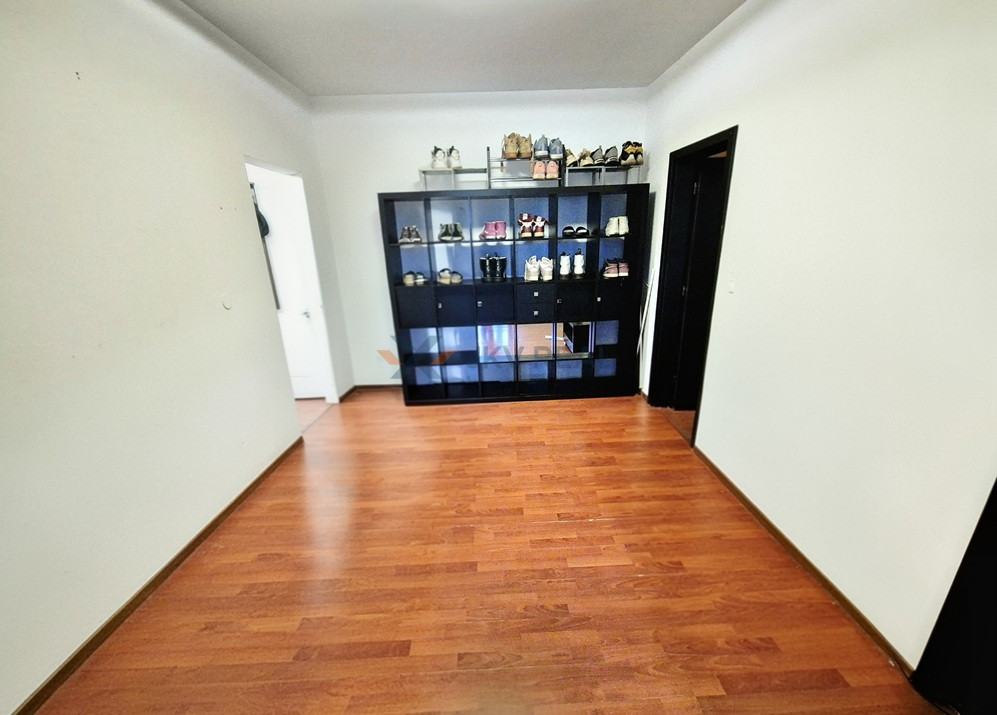 NA PREDAJ PRÍJEMNÝ 3-IZB.BYT S LOGGIOU V OBĽÚBENEJ ČASTI PET - 3