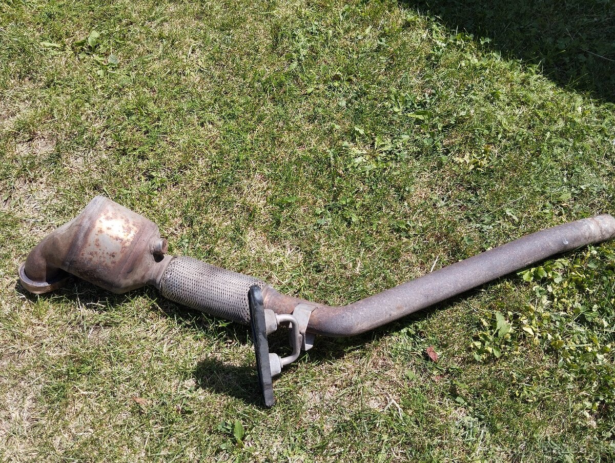 Predám katalyzátor na VW Golf 5, 77kw - 3