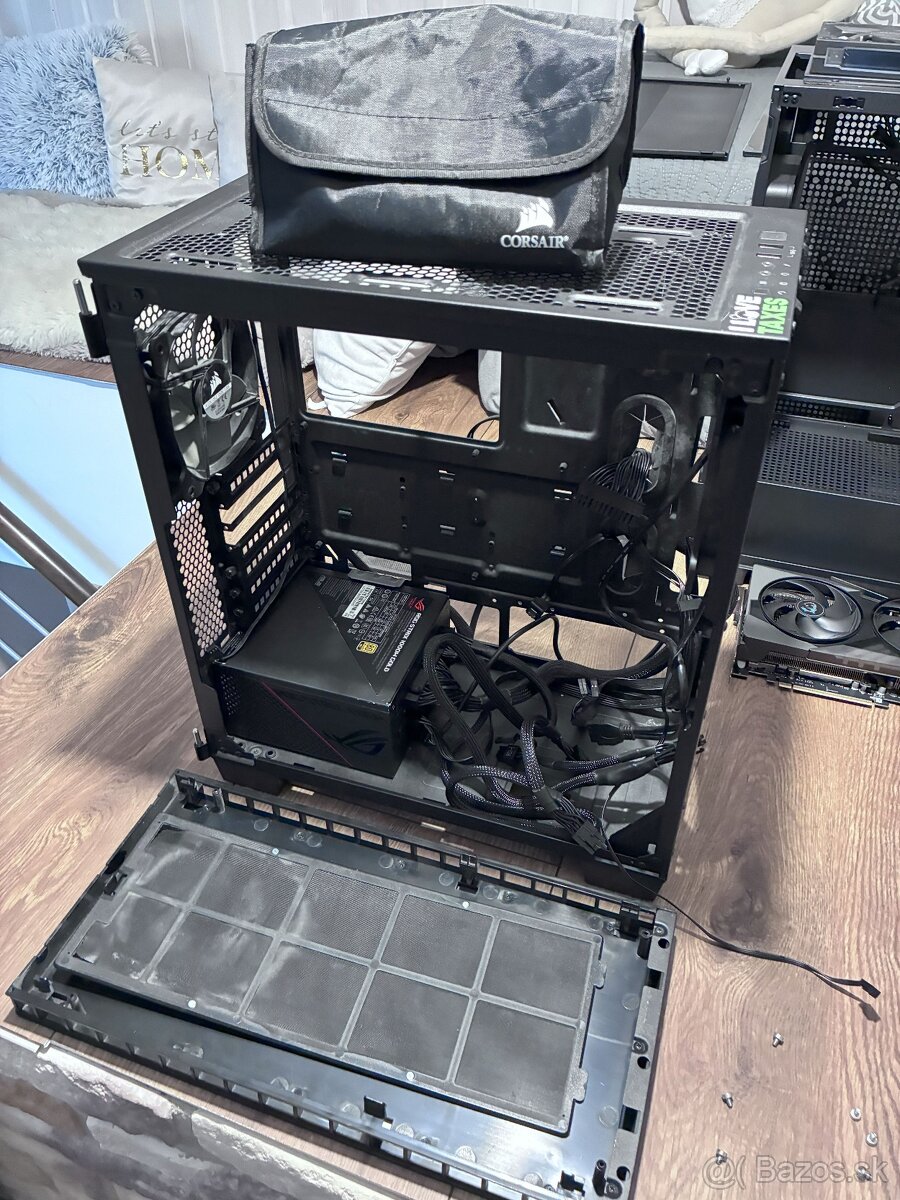 Set: ASUS ROG Strix 1000W Gold + Corsair 400C - 3