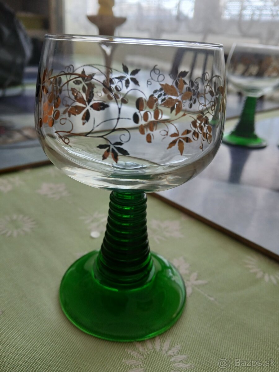 Poháre so zelenou stopkou - 3