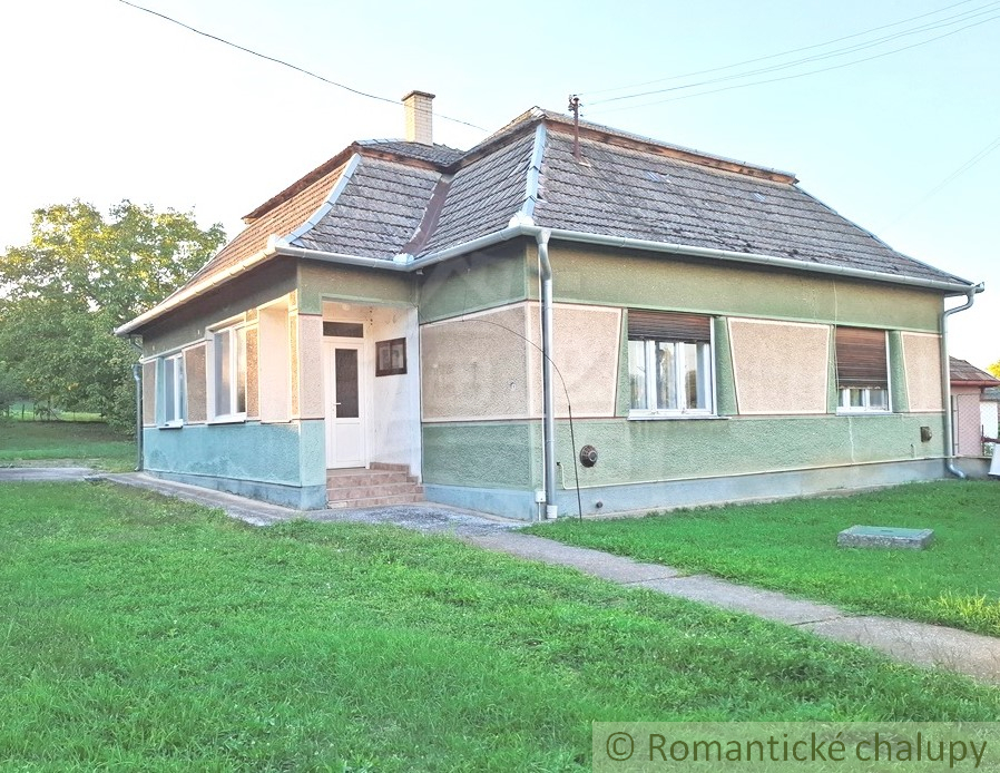 Priestranný štvorizbový rodinný dom na hospodárenie v tich - 3