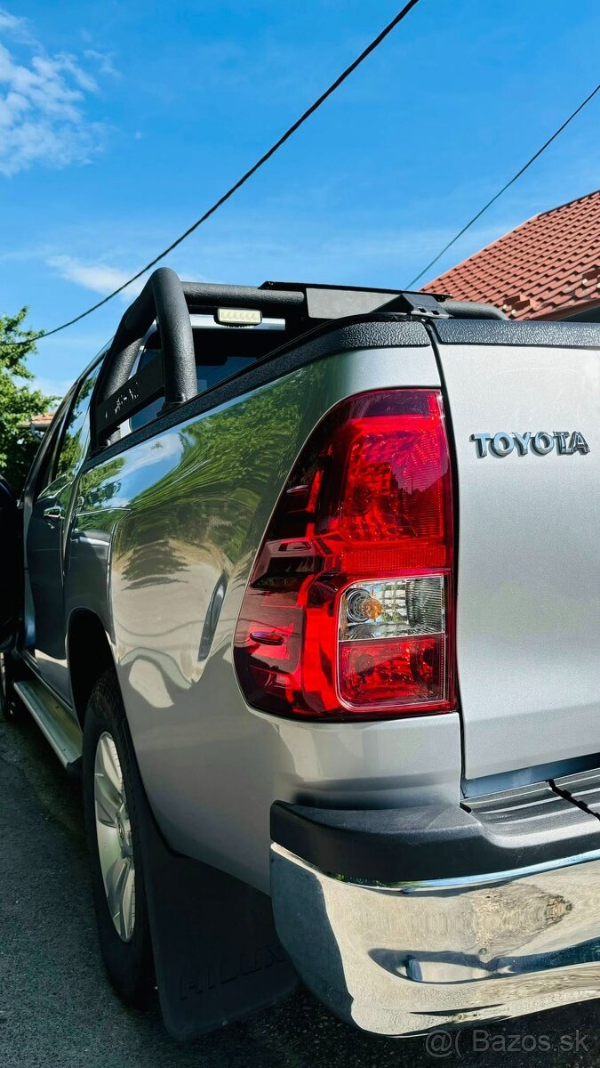 Toyota Hilux 2,4D 4D 11 kW Manual 6st