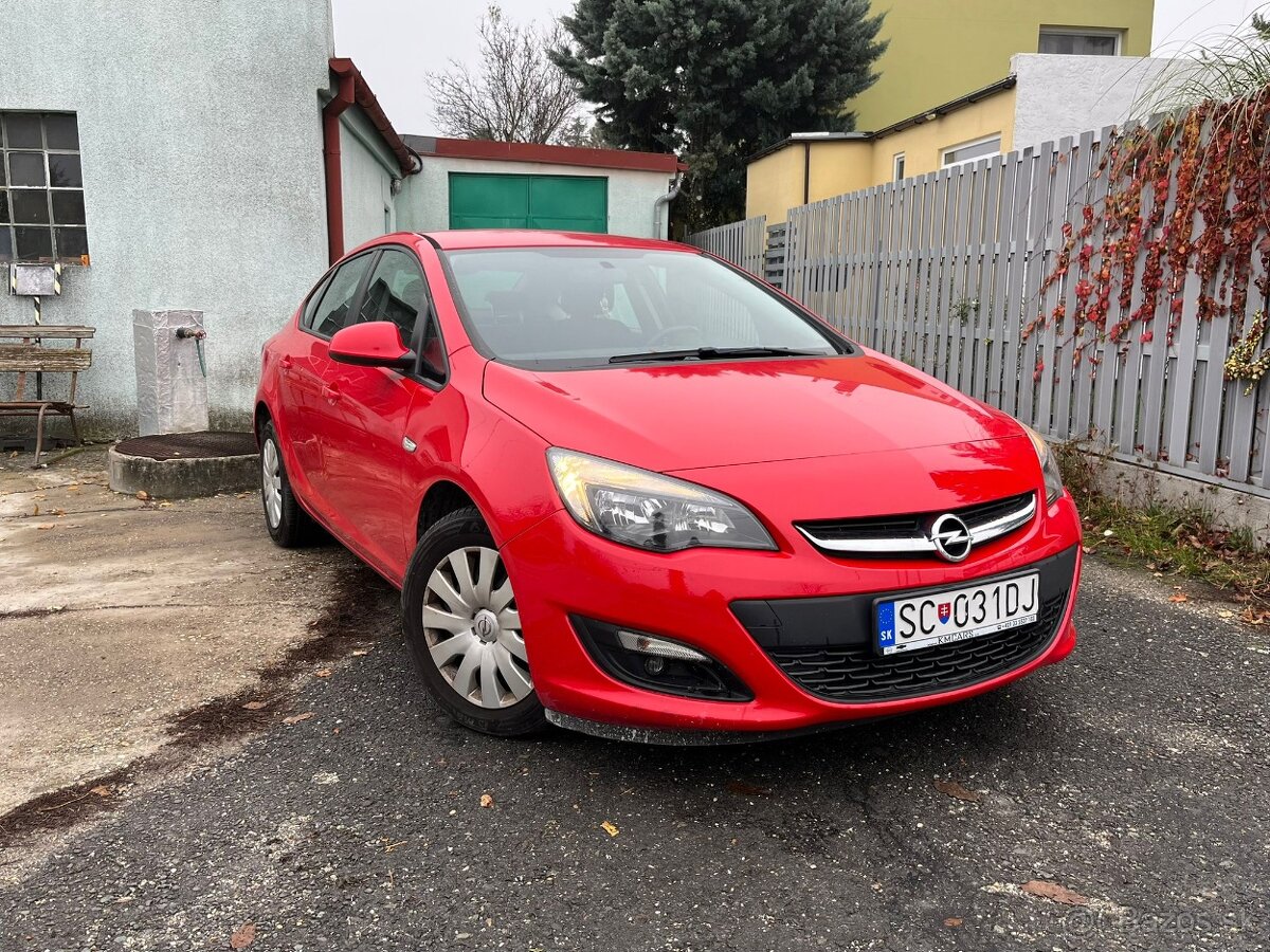 Opel Astra Notchback - 3
