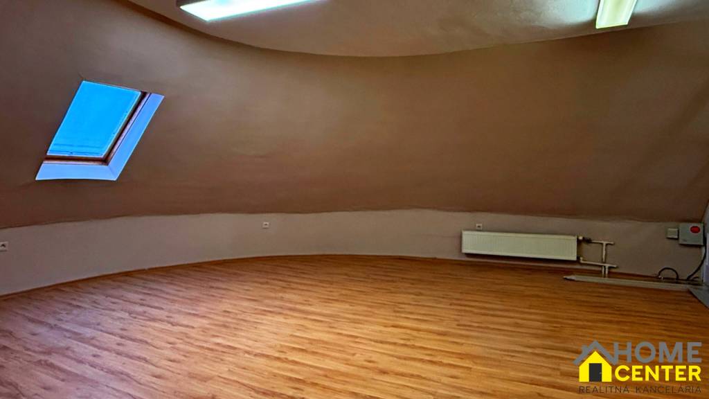 Na predaj unikátna dvojpodlažná budova na podnikanie aj býva - 3