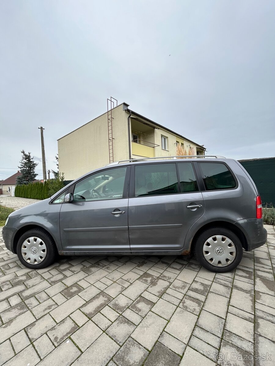 VW Touran 2.0 TDi DSG - 3