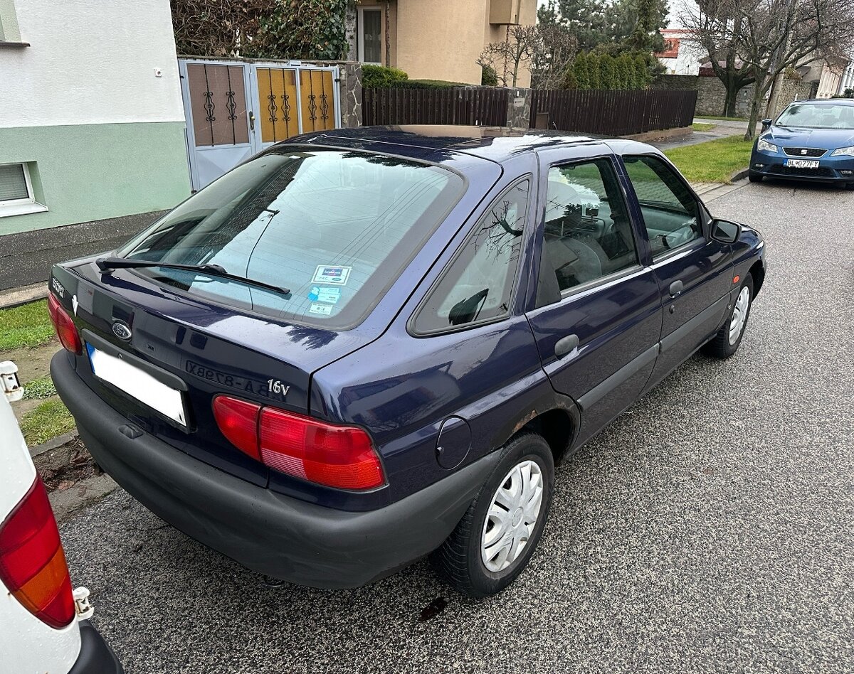 Predám Ford Escort 1.6 16V - 3